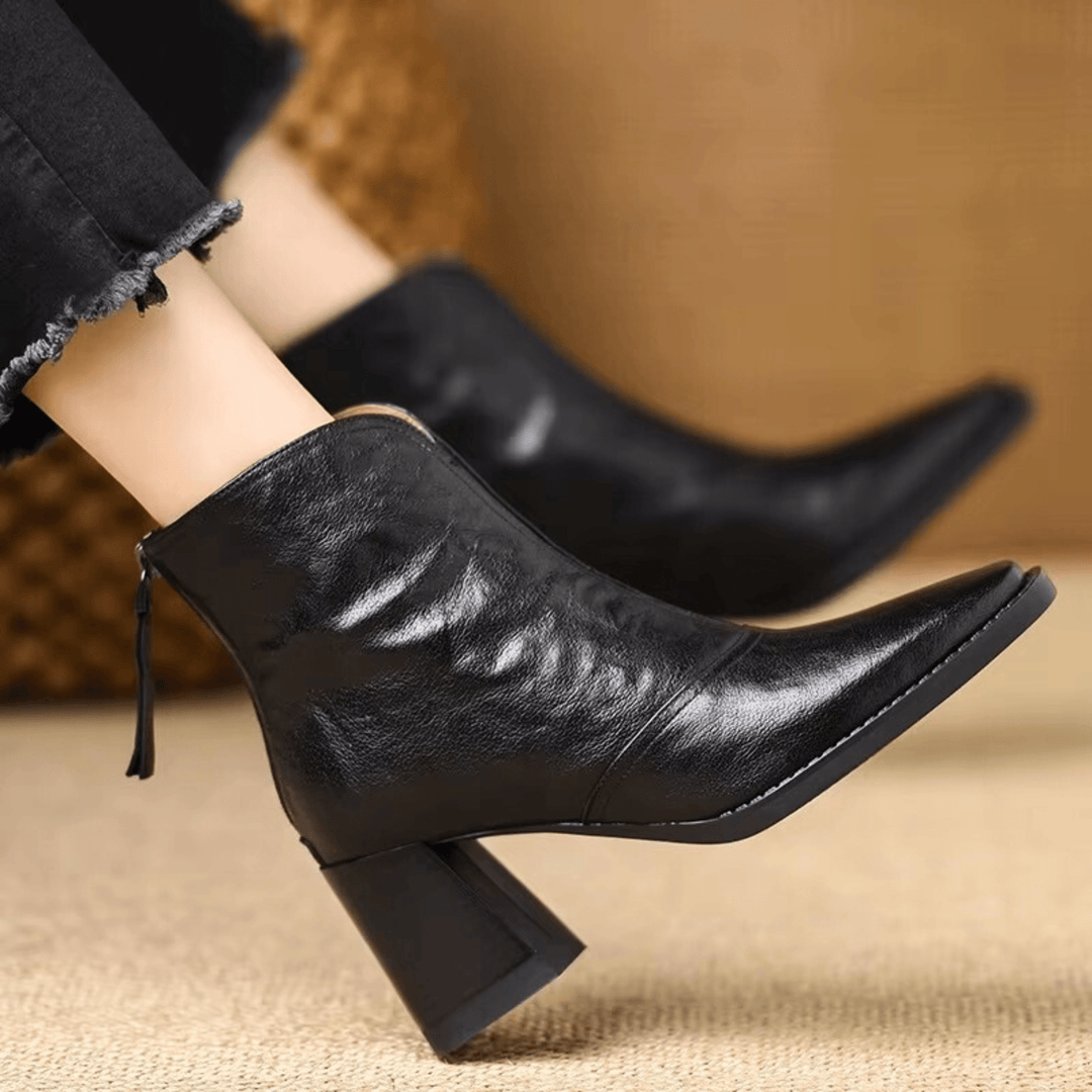 Stivali in pelle con tacco medio per comfort ed eleganza