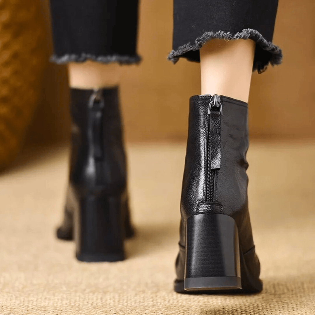 Stivali in pelle con tacco medio per comfort ed eleganza