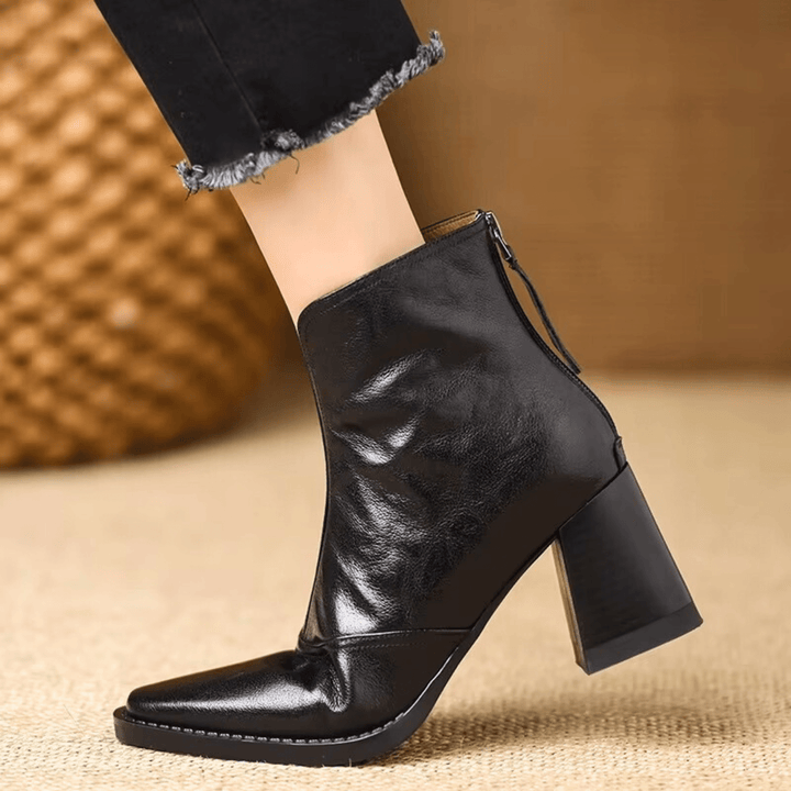 Stivali in pelle con tacco medio per comfort ed eleganza