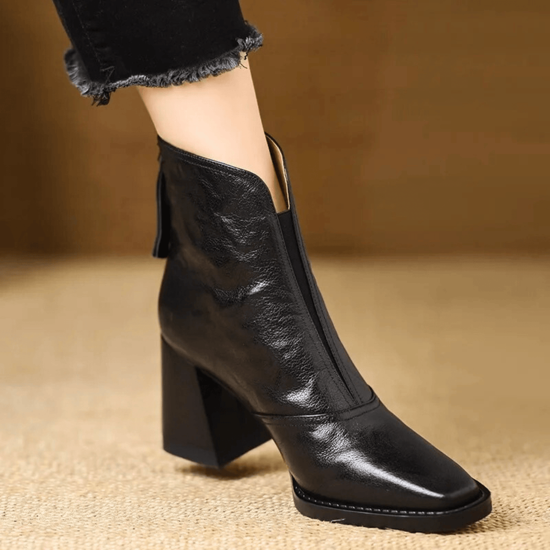 Stivali in pelle con tacco medio per comfort ed eleganza