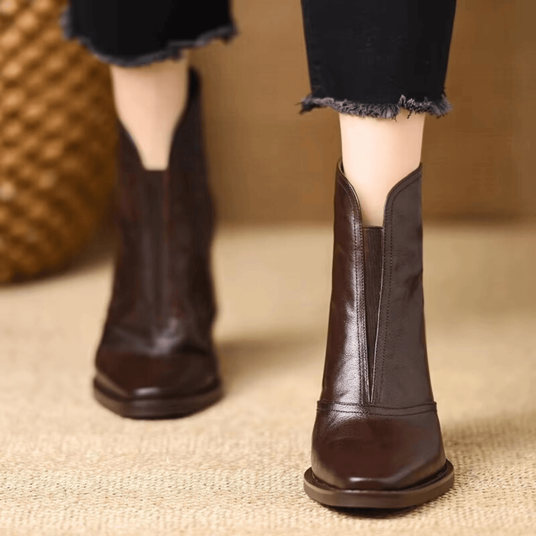 Stivali in pelle con tacco medio per comfort ed eleganza