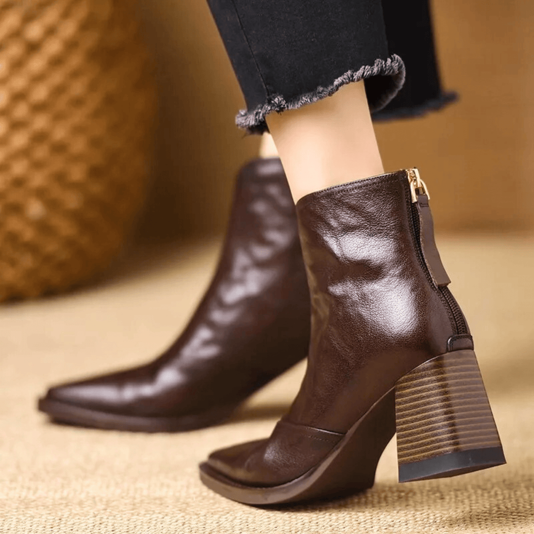 Stivali in pelle con tacco medio per comfort ed eleganza