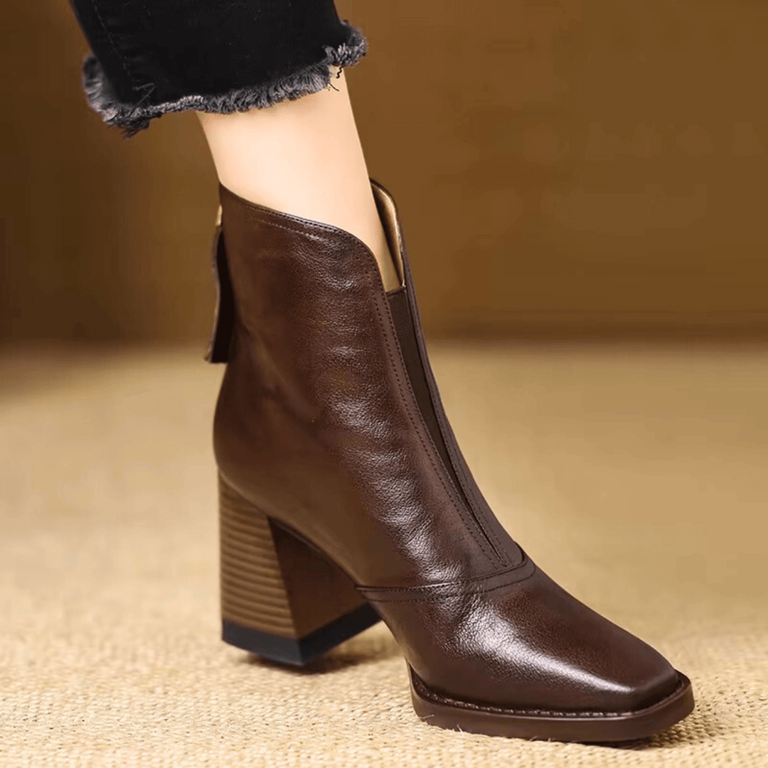Stivali in pelle con tacco medio per comfort ed eleganza
