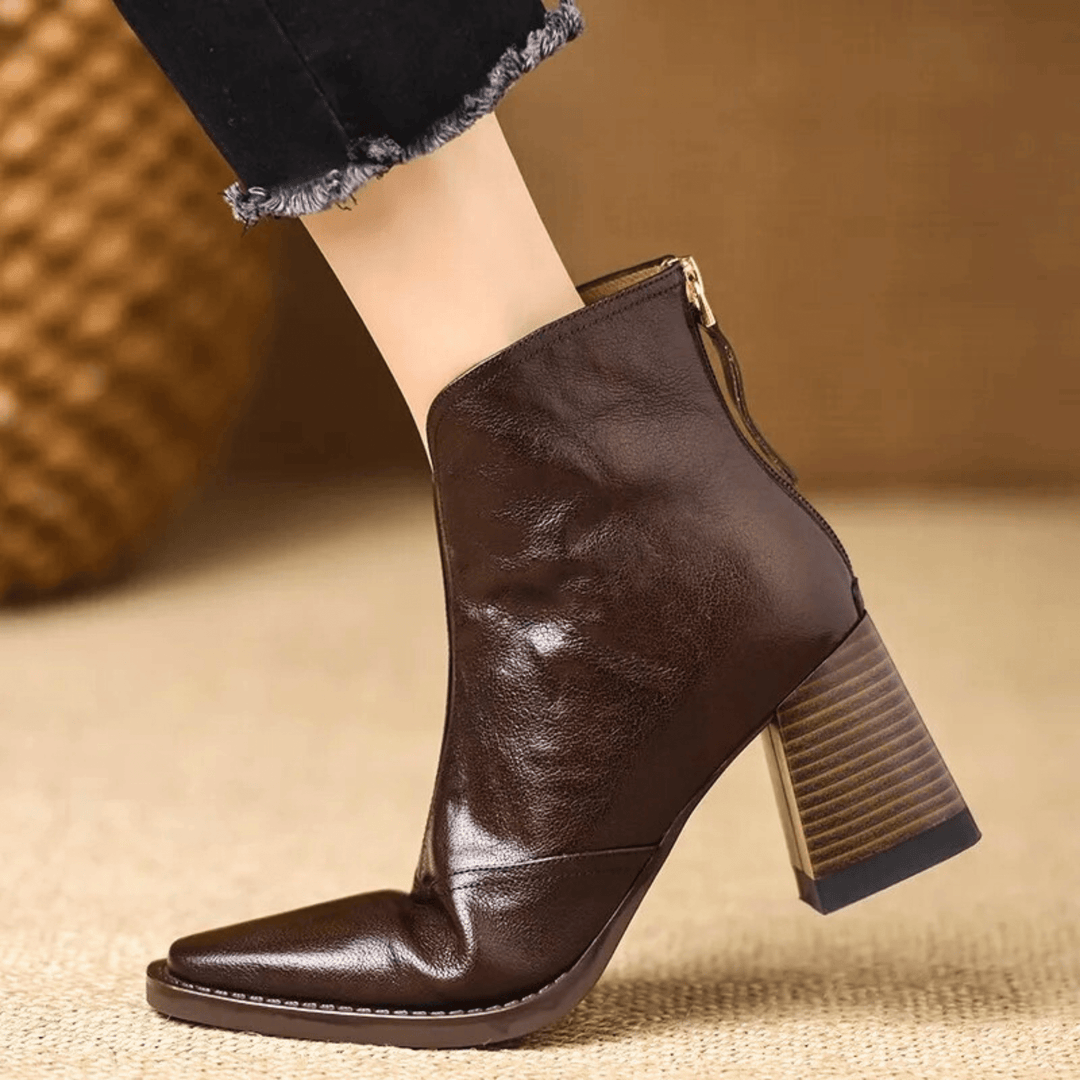 Stivali in pelle con tacco medio per comfort ed eleganza