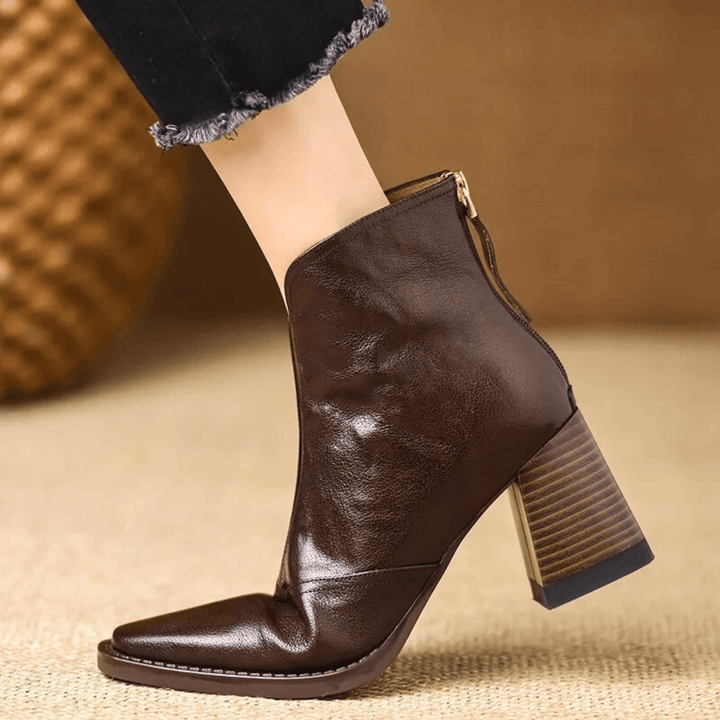 Stivali in pelle con tacco medio per comfort ed eleganza